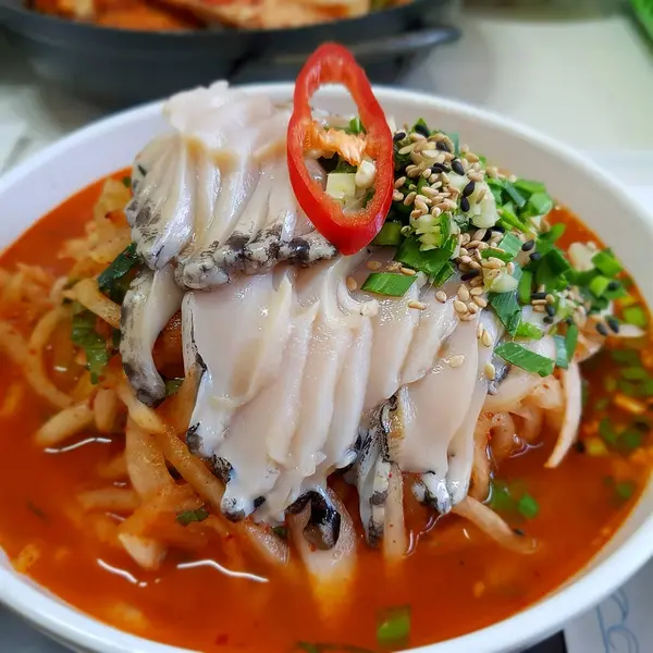 Tayland yemeği, Tayland eriştesi, deniz mahsulü, Tayland usulü.