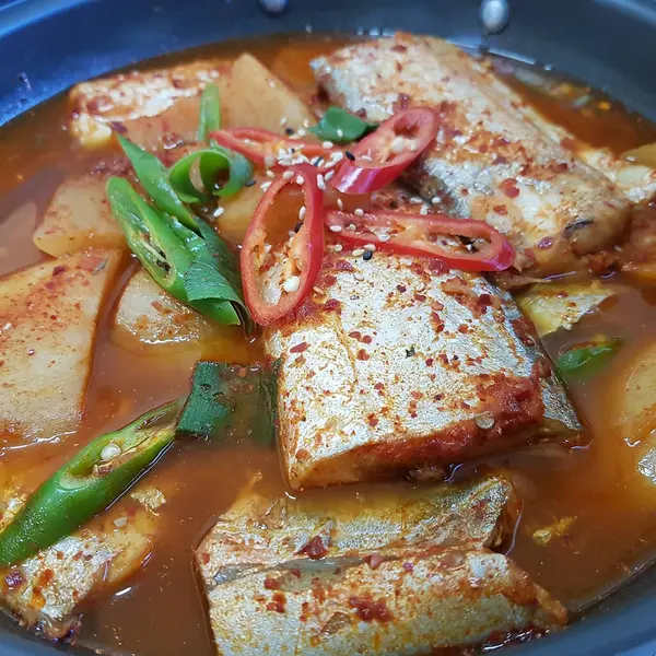 Kore baharatlı domuz eti, kimçi ya da jejeki çorbası, Kore usulü.