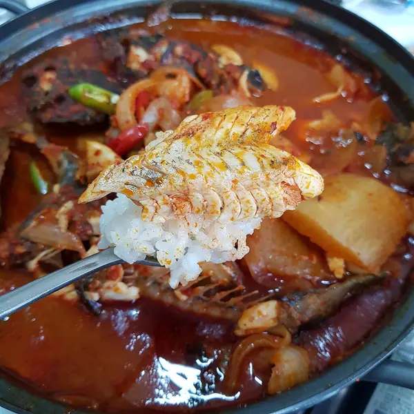 pirinç ve sebze kızarmış balık