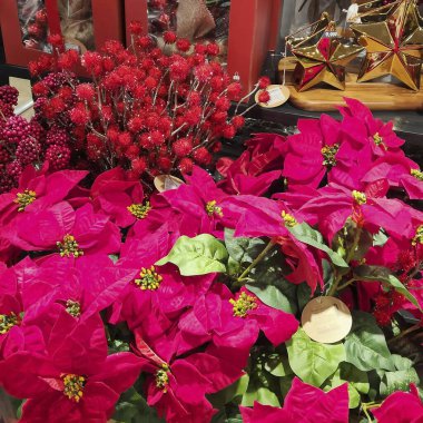 kırmızı ve siyah ve beyaz Noel süslemeleri