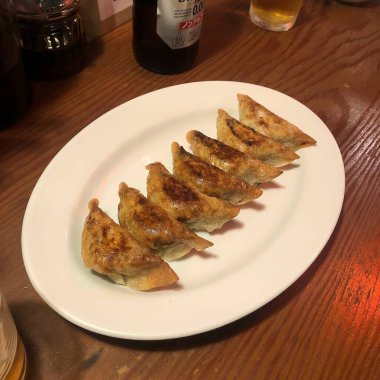 Tabaktaki yiyecekleri kapat.