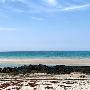 Deniz kıyısının güzel manzarası