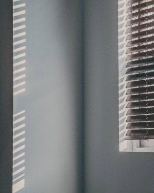 bir bardak su ile pencere