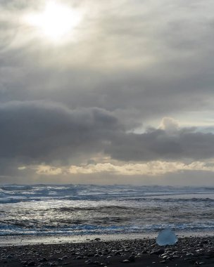 Karlı bir günde güzel bir kış manzarası.