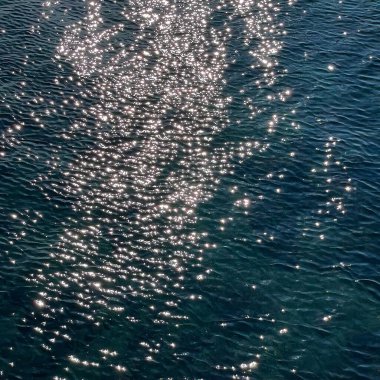 Su yüzeyi, dalgalar ve dalgalar