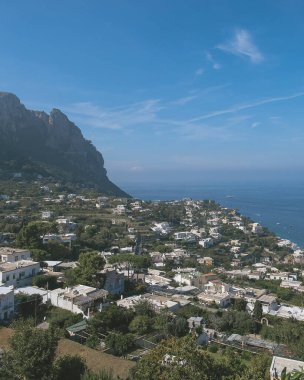 Güneşli bir günde Korfu adasının güzel kıyıları. Yunanca, korfu.
