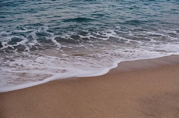 Sahildeki deniz dalgaları