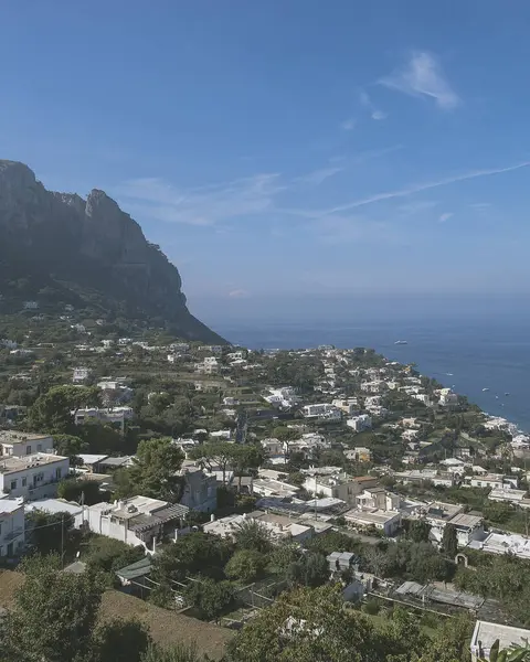 Güneşli bir günde Korfu adasının güzel kıyıları. Yunanca, korfu.