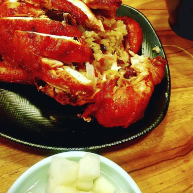 Sebze ve baharatlı ızgara yengeç.