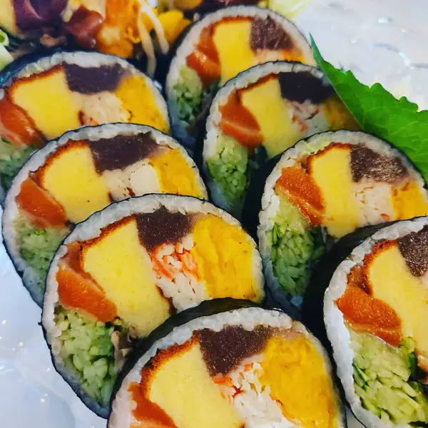 Suşi seti - Japon yemeği.