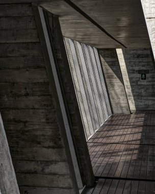 boş koyu beton zemin ve beton duvar.