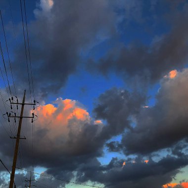 Bulutlu gün batımı gökyüzü, güzel gökyüzü ve güneş