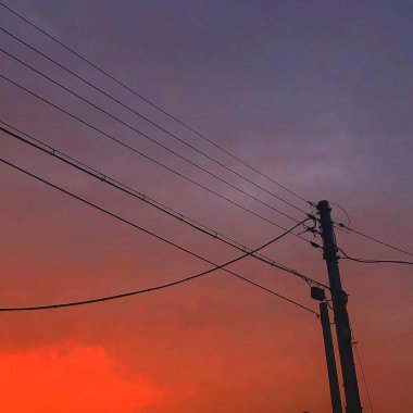 Yüksek gerilim kule ile gök