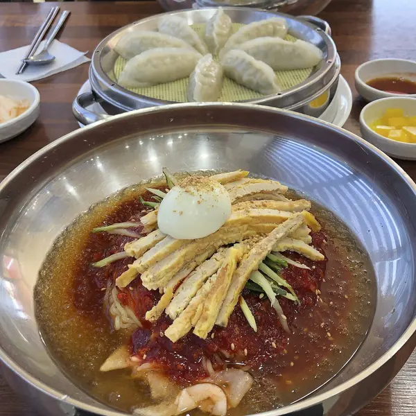 Lezzetli Asya yemeklerinin yakın görüntüsü