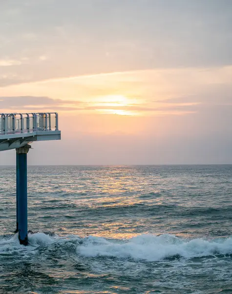 Akşamları iskelede.