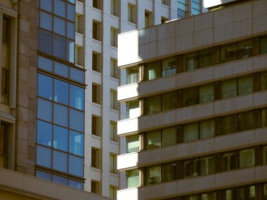 Şehrin modern binası