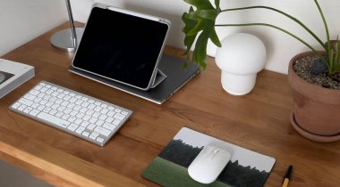 Çalışma alanı ile modern dizüstü