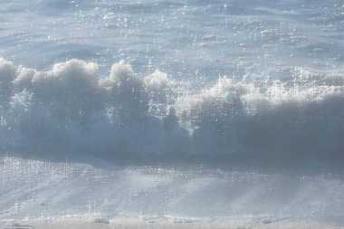 Kumdaki deniz dalgası köpüğü. arkaplan.