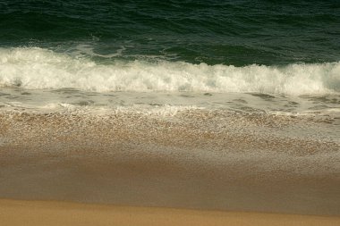 Deniz kıyısının güzel manzarası