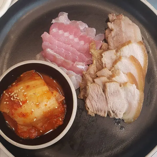 Lezzetli Asya yemeklerinin yakın görüntüsü