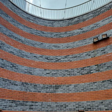 Şehrin modern binası