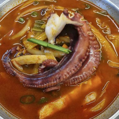 Lezzetli Asya yemeklerinin yakın görüntüsü