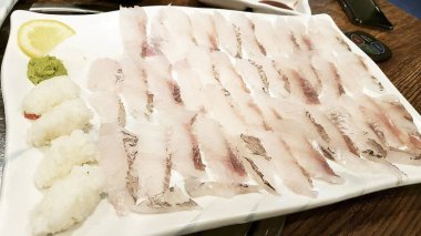 Sos ve şifalı taze somon.