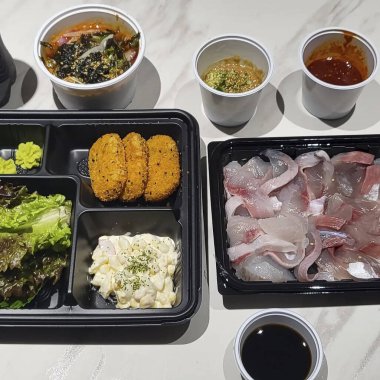 Lezzetli Asya yemeklerinin yakın görüntüsü