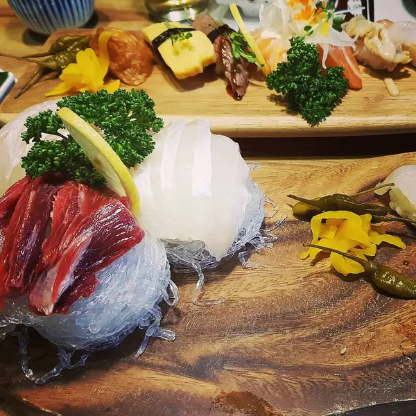 Lezzetli Asya yemeklerinin yakın görüntüsü