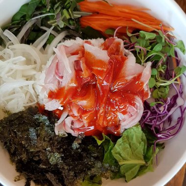 Japon salata somon ile