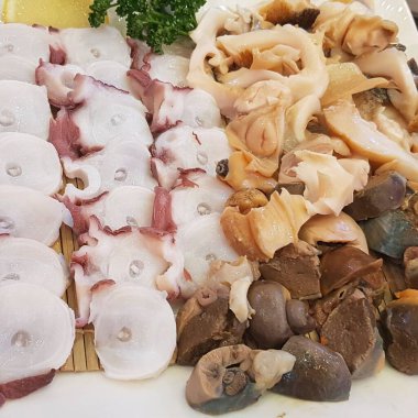 Taze deniz ürünleri ve balık