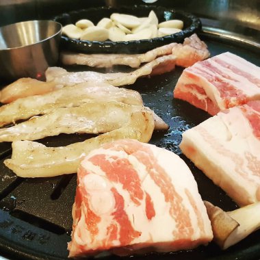 Lezzetli Asya yemeklerinin yakın görüntüsü