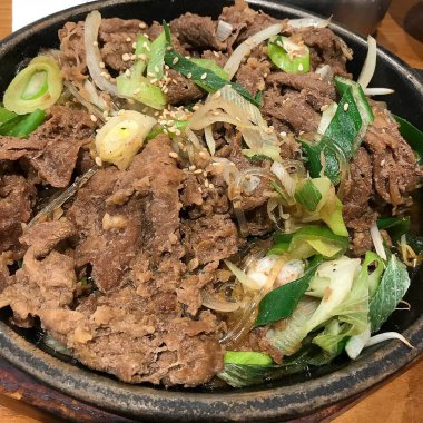 Lezzetli Asya yemeklerinin yakın görüntüsü