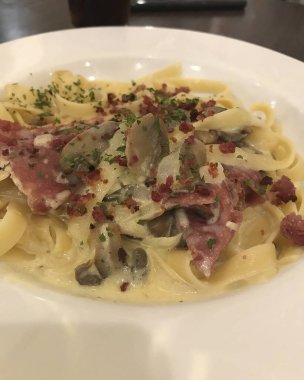 jambon ve peynirli makarna