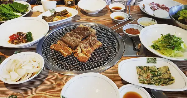 Izgarada et ve sebze.