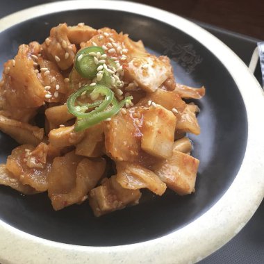 Lezzetli Asya yemeklerinin yakın görüntüsü