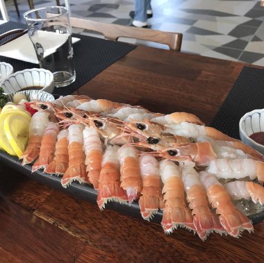 Izgarada taze karides ve limon