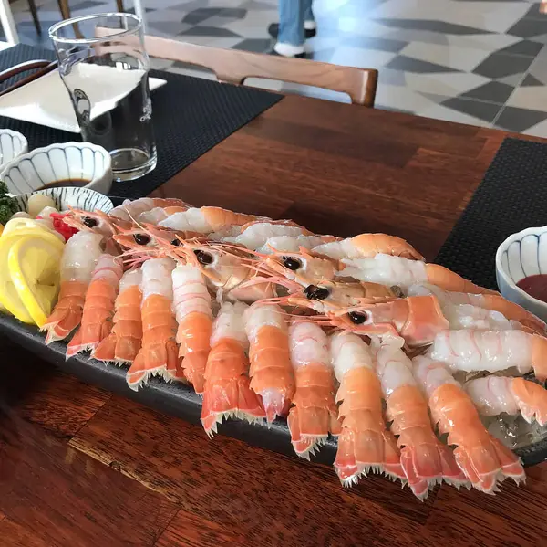 Izgarada taze karides ve limon