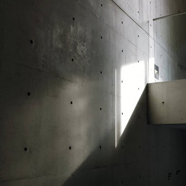 beton duvarlı modern bina