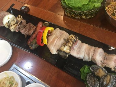 Lezzetli Asya yemeklerinin yakın görüntüsü