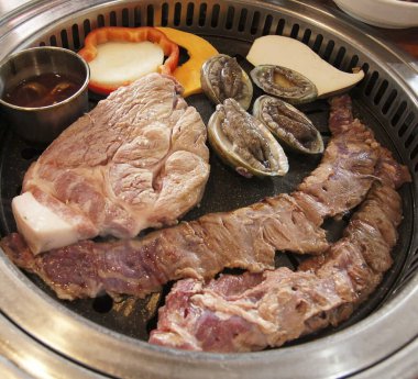 Lezzetli Asya yemeklerinin yakın görüntüsü