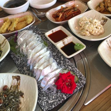 Lezzetli Asya yemeklerinin yakın görüntüsü