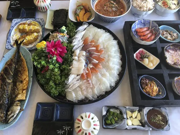 Lezzetli Asya yemeklerinin yakın görüntüsü