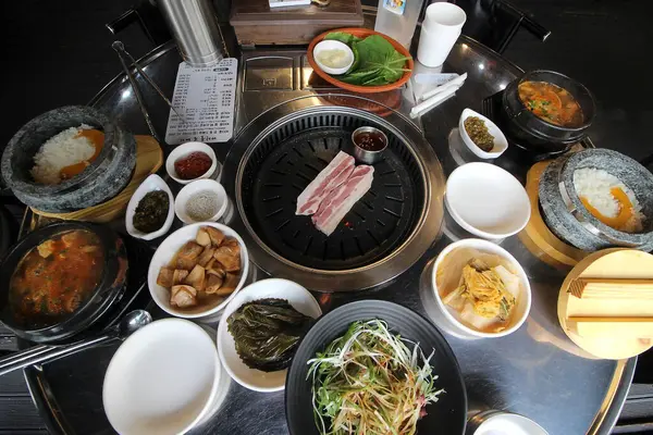 Kore lokantası, pirinç tenceresi, gyeonju.