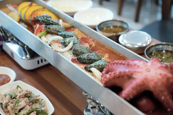 Lezzetli Asya yemeklerinin yakın görüntüsü