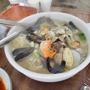 Lezzetli Asya yemeklerinin yakın görüntüsü