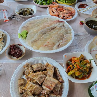 Lezzetli Asya yemeklerinin yakın görüntüsü