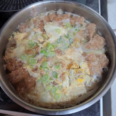 Sahanda yumurtanın mutfak fotoğrafı.