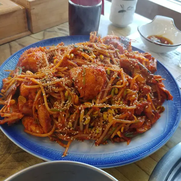 Kore yemeği, baharatlı Kore mutfağı, kimchi.