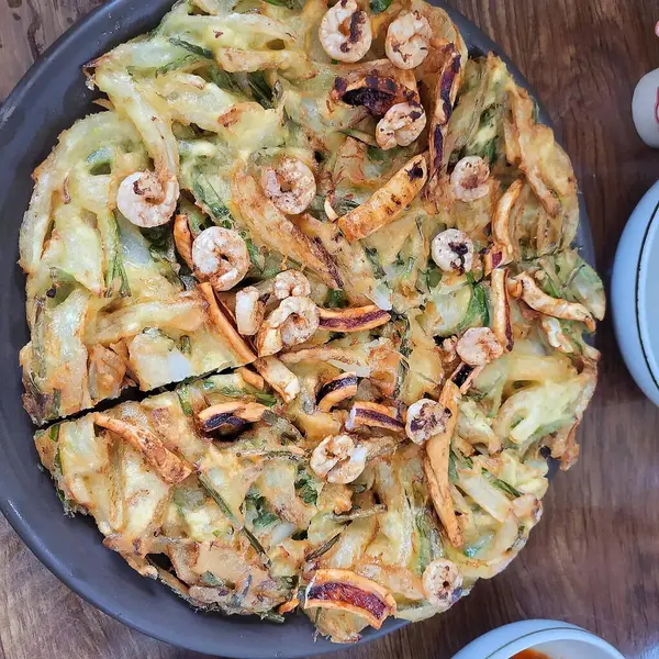 karides ve kalamar ile kızarmış pilav